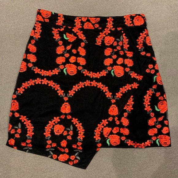 NWOT Missguided Rose Embroidered Skirt - Picture 2 of 4